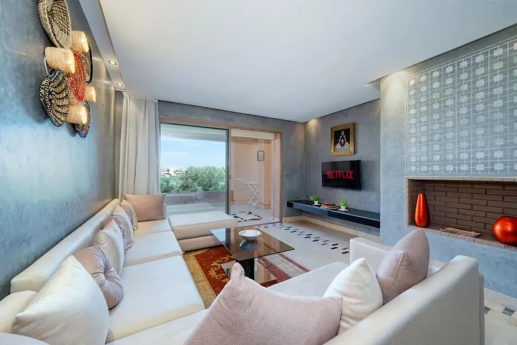Relax Front Of Golf-Pool-Topaze location